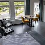 The Town Hotel Studios Appartments